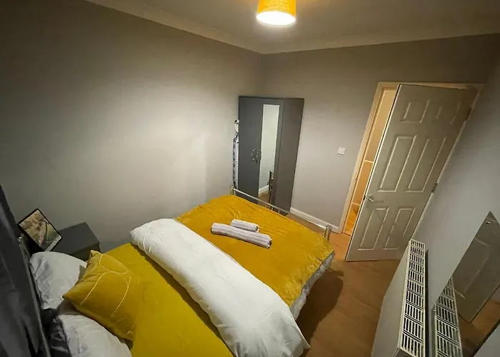 Comfy Affordable 2 Bedroom Flat Free Parking